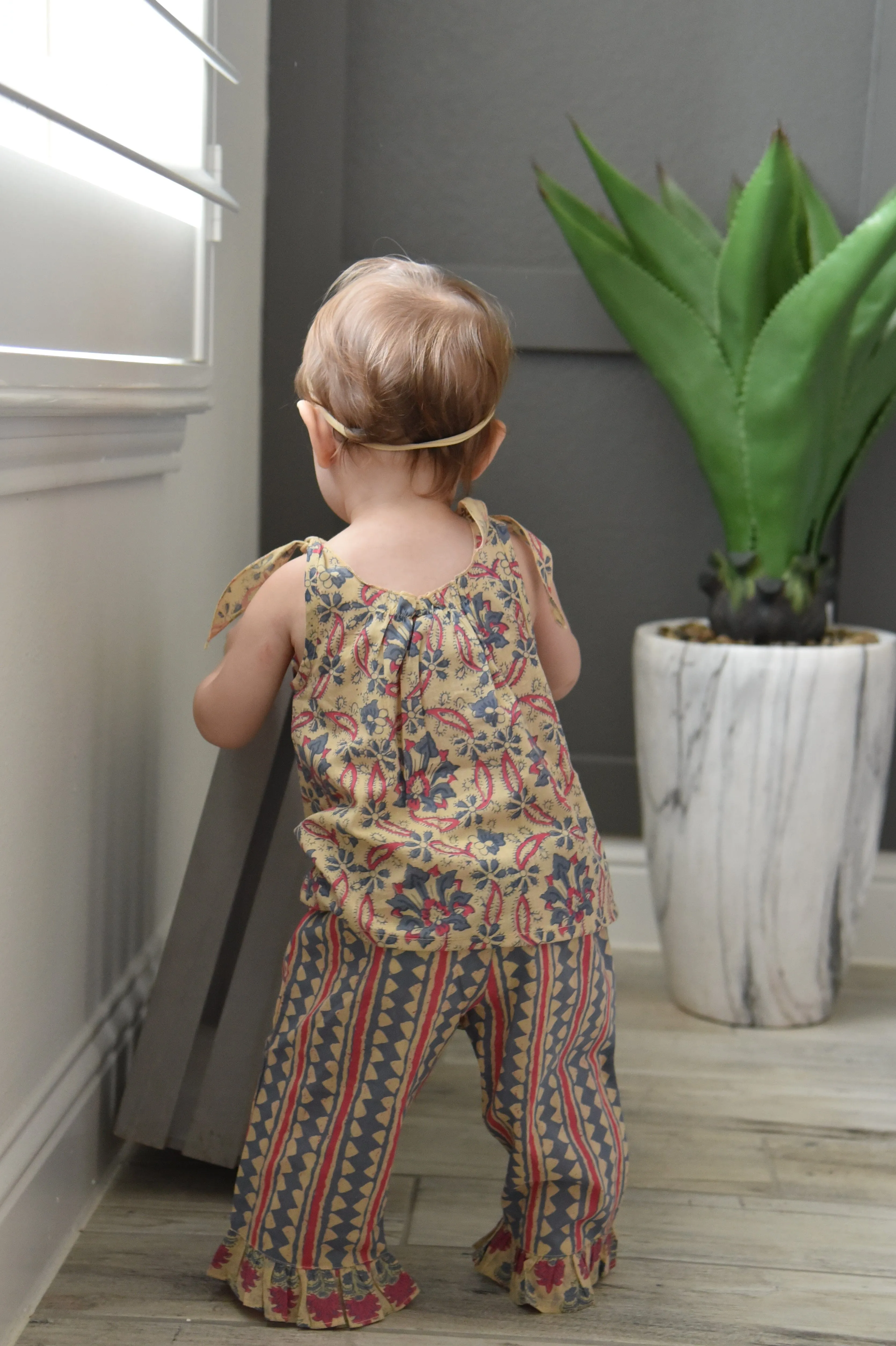 Abstract Pants & Floral Tie-Top 2 Pc Set