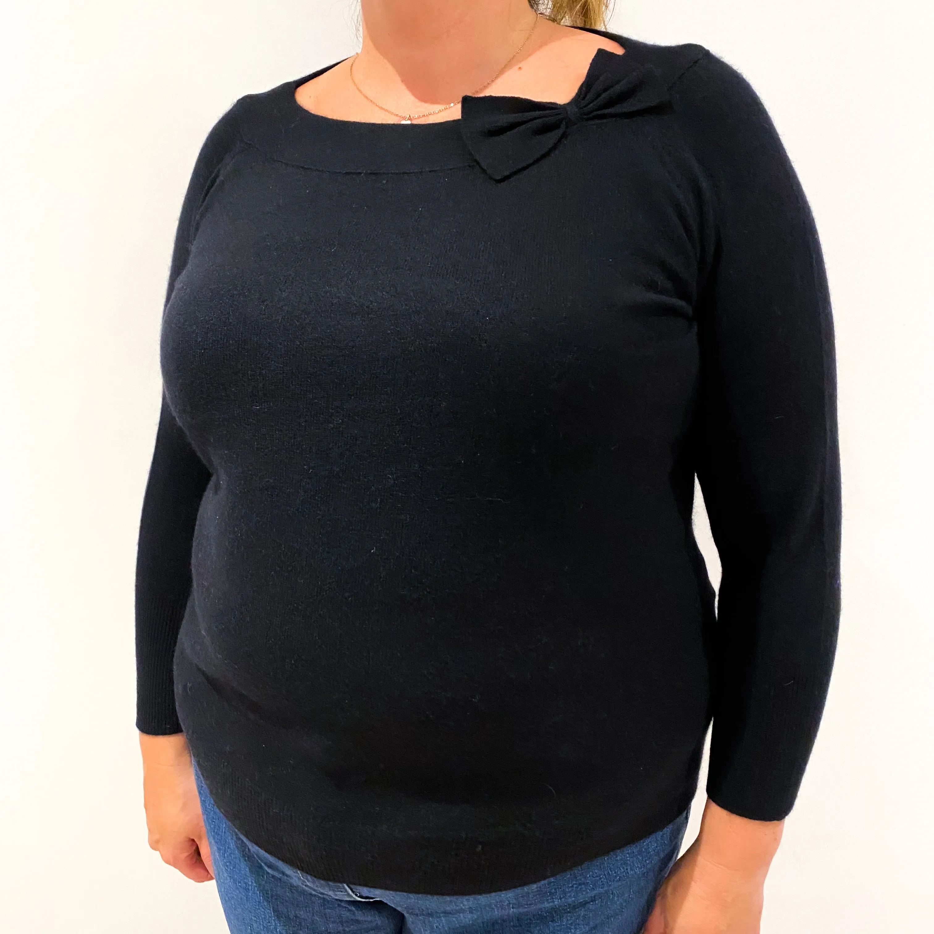 Black Cashmere Crew Neck Jumper with Bow At Neckline Extra Large