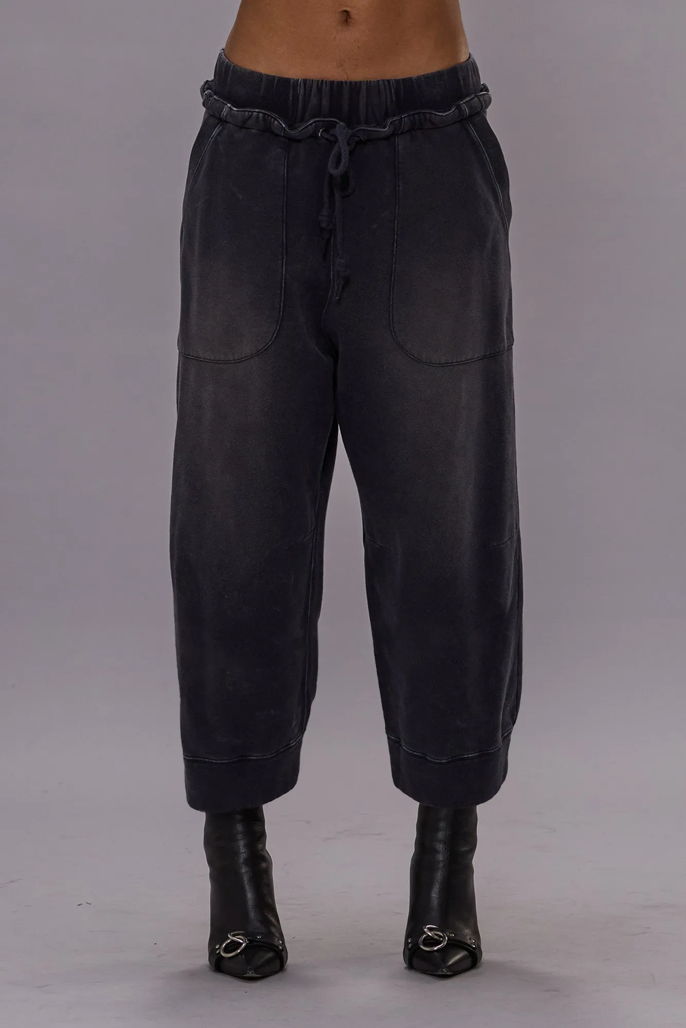 DECONSTRUCTED CROPPED SWEATPANT - NAVY
