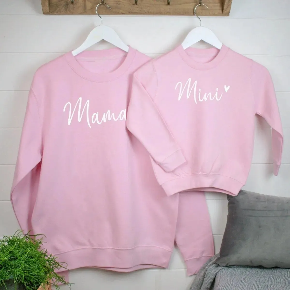 Mama and Mini Sweatshirt, Mum and Daughter Matching, Mama Mini Gifts, Mother&#39;s Day Outfit, Mother Daughter Matching Jumpers, Gift for Mum